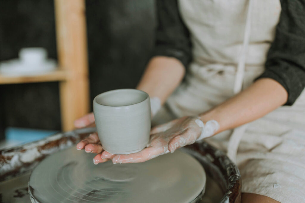 تفاوت گل رس و گل سرامیک: کدام برای کارهای فانتزی شما مناسبتر است؟ تفاوت گل رس و گل سرامیک: کدام برای کارهای فانتزی شما مناسبتر است؟